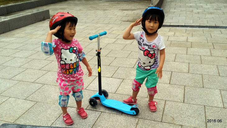 50개월 – 친구들과 킥보드